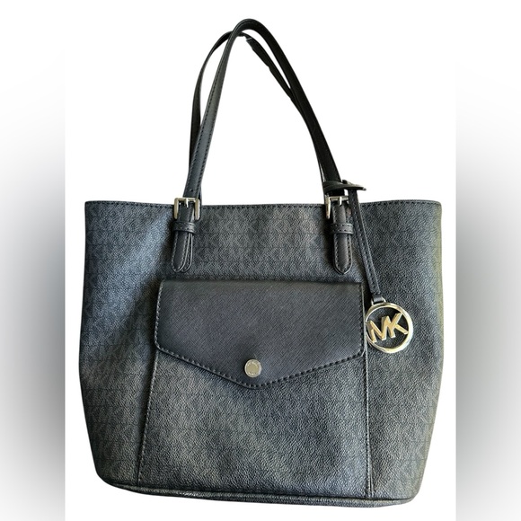 Michael Kors Handbags - Michael Kors Black Saffiano Leather Jet Set Multi-Function Pocket Tote Bag